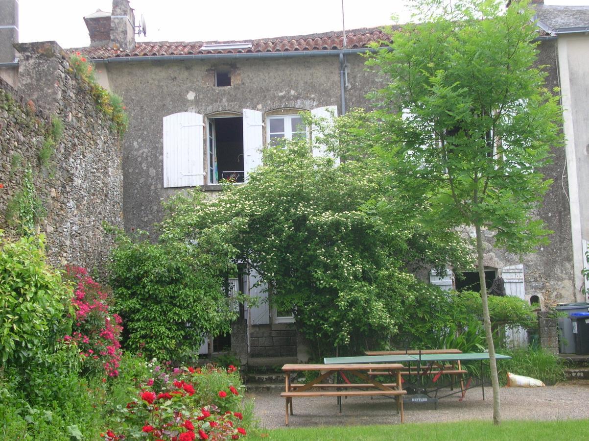 B&B "Les Remparts" Vouvant Szoba fotó